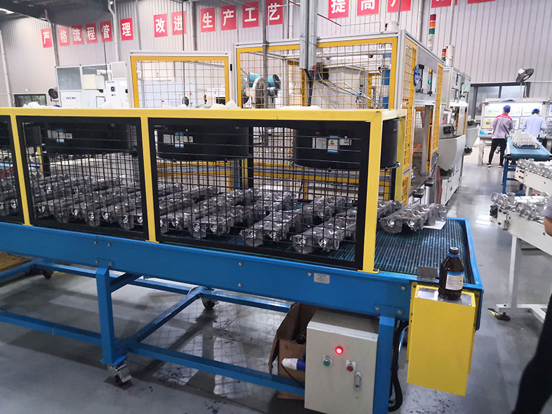 機(jī)器人上下料鏈板輸送機(jī)